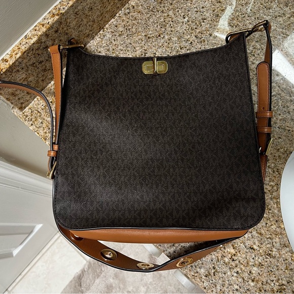 Michael Kors Sullivan Large North/South Messenger with dustbag - Picture 11 of 14